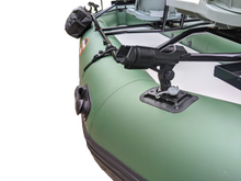 Cargue la imagen en el visor de la galería, &lt;transcy&gt;STALKER Mad Boats® CHUBUT River Raft ™ - Barco de pesca ligero inflable desmontable de tres asientos con placas de motor fuera de borda dobles&lt;/transcy&gt;

